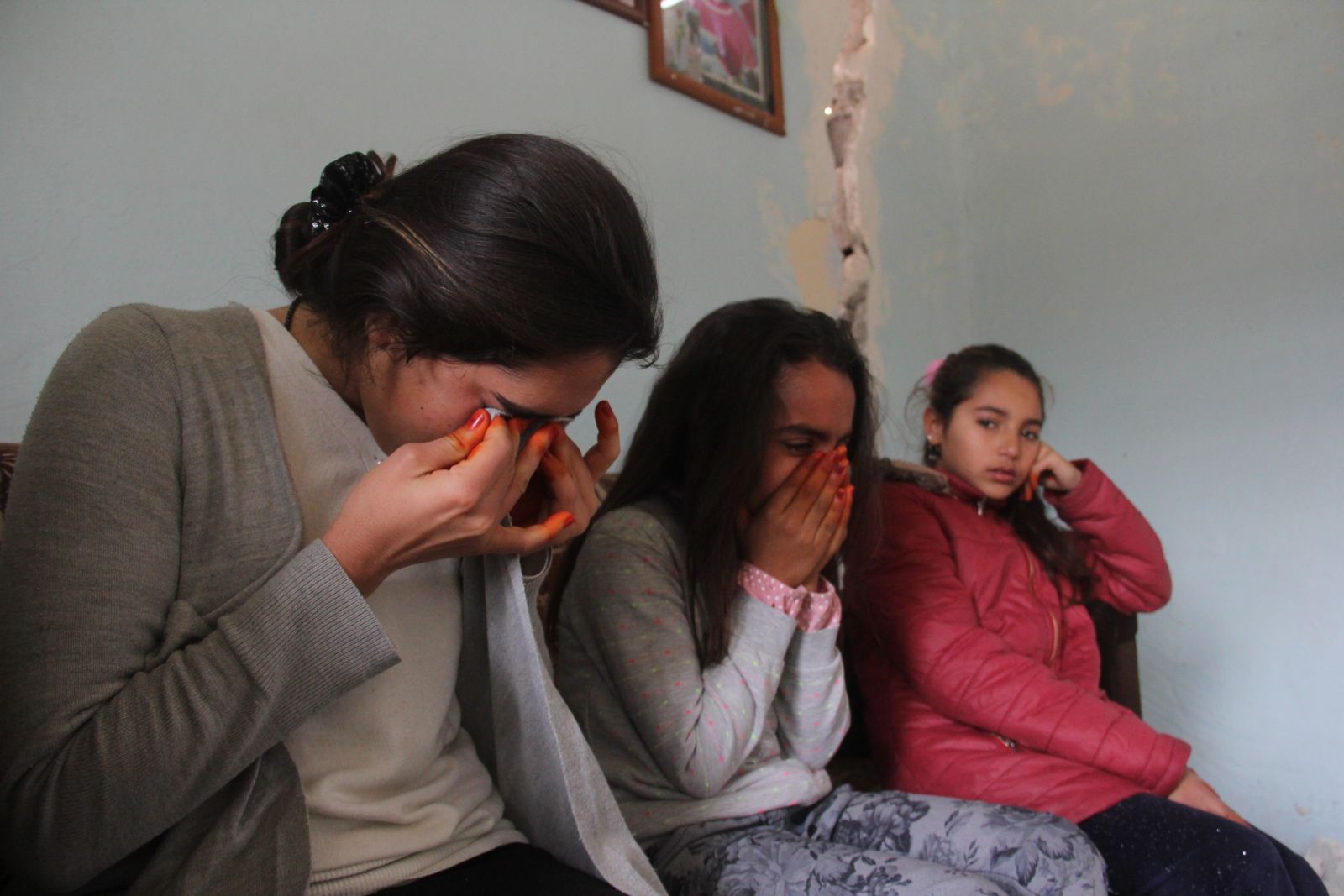 Çocukları ölümün eşiğindeki ailenin evleri yıkılmak üzere