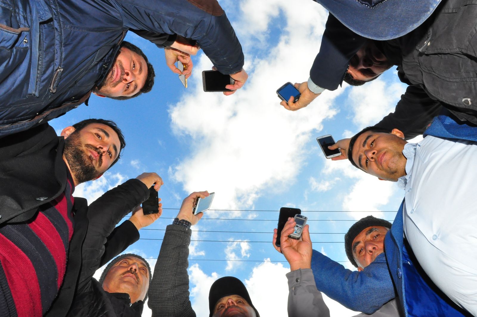 Şebeke avcısı vatandaşlar, cambazları aratmıyor