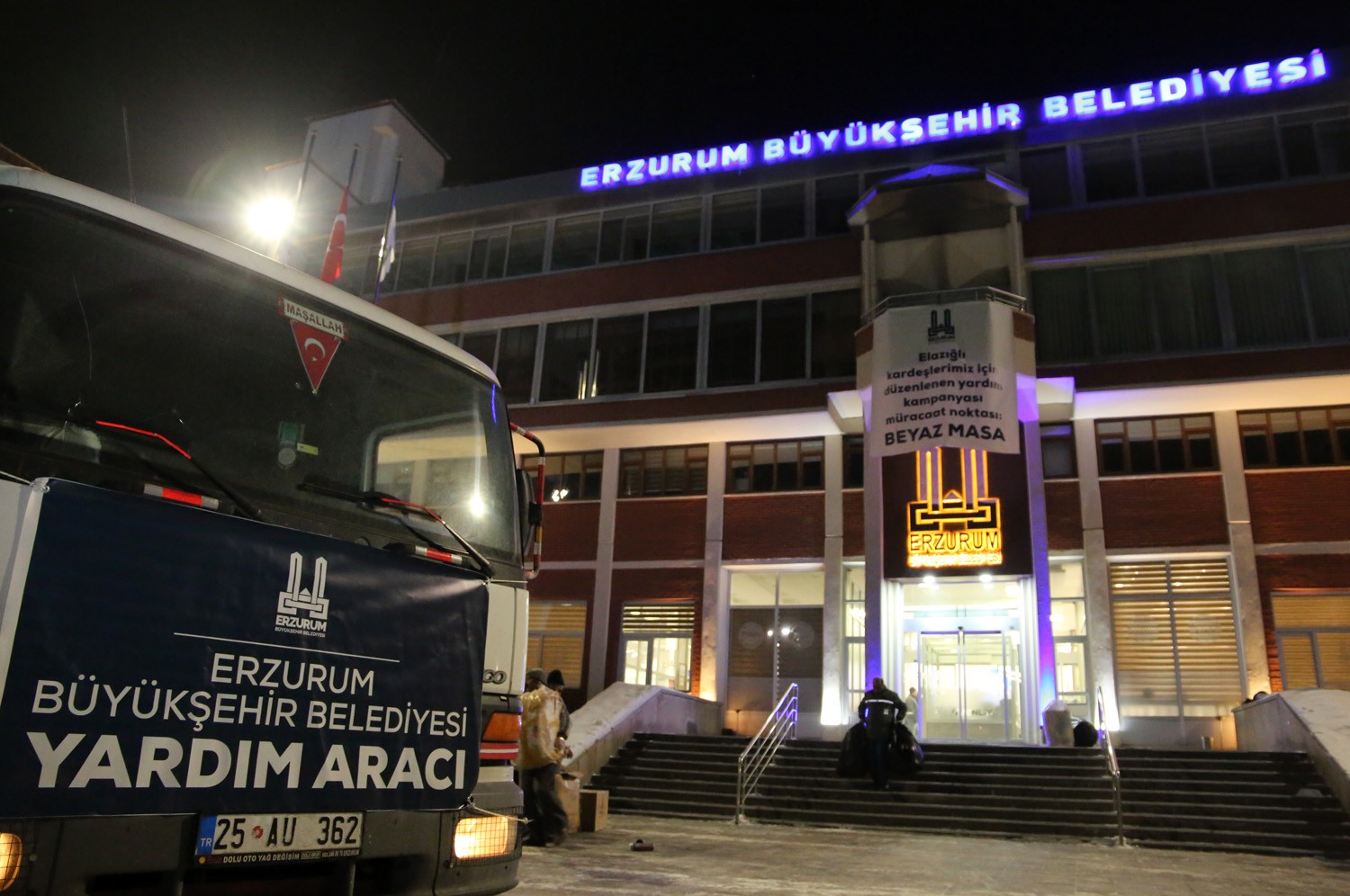 Erzurum'dan deprem bölgesine sevgi seli