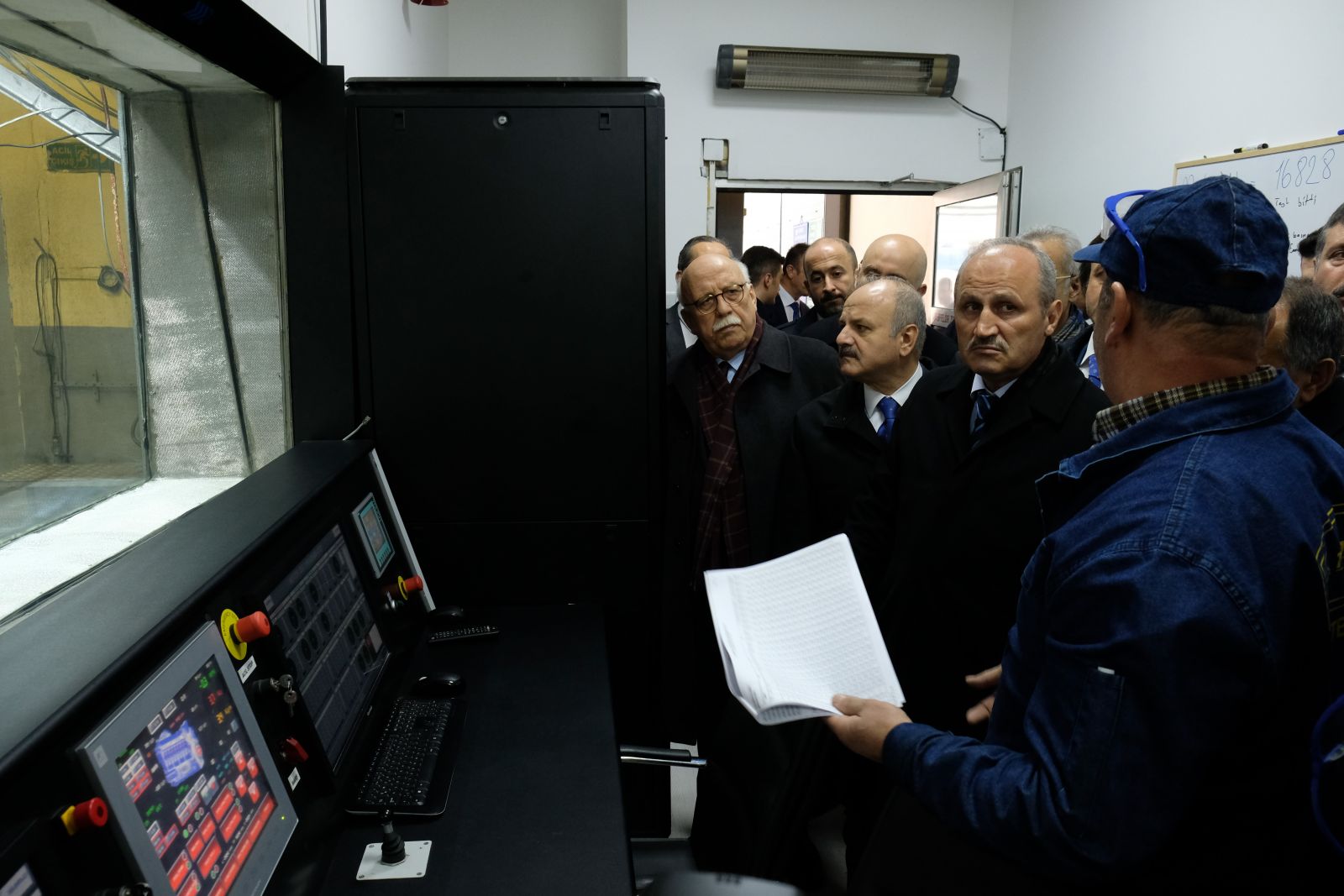 Bakan Turhan, ilk yerli ve milli dizel elektrikli lokomotifi kullandı