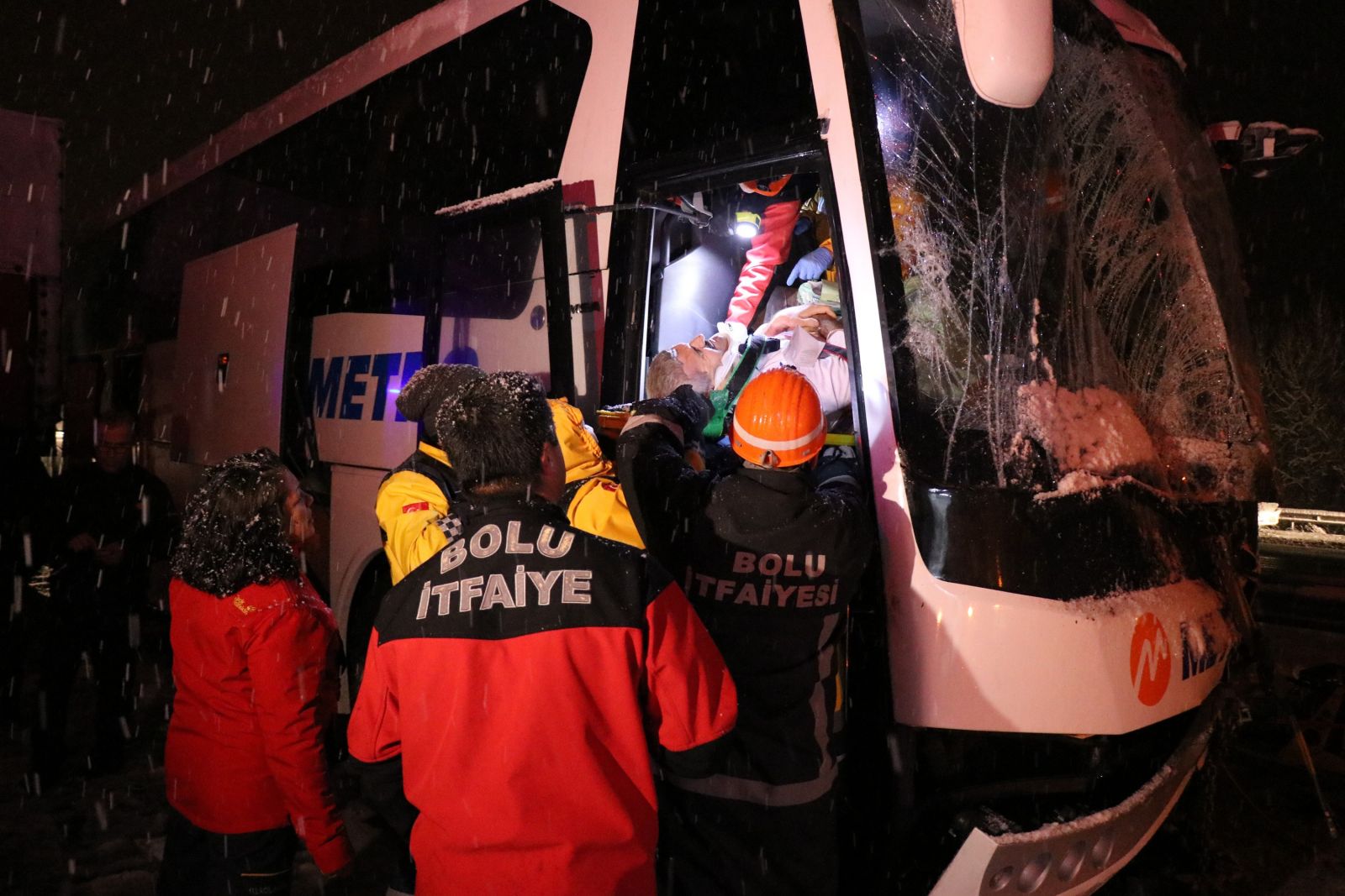 TEM’de zincirleme trafik kazası: 1 ölü, 19 yaralı