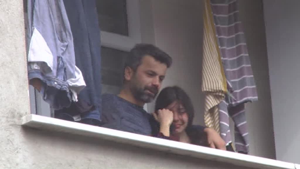 Avcılar'da binada yangın, vatandaşlar göz yaşı döktü