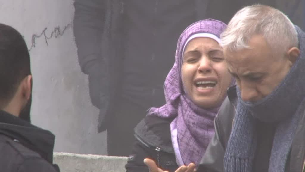 Avcılar'da binada yangın, vatandaşlar göz yaşı döktü