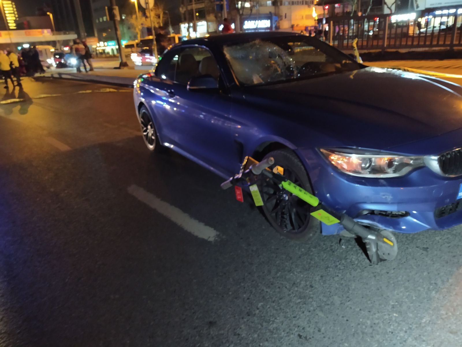 Scooterla yolun karşısına geçmeye çalıştı, feci şekilde can verdi