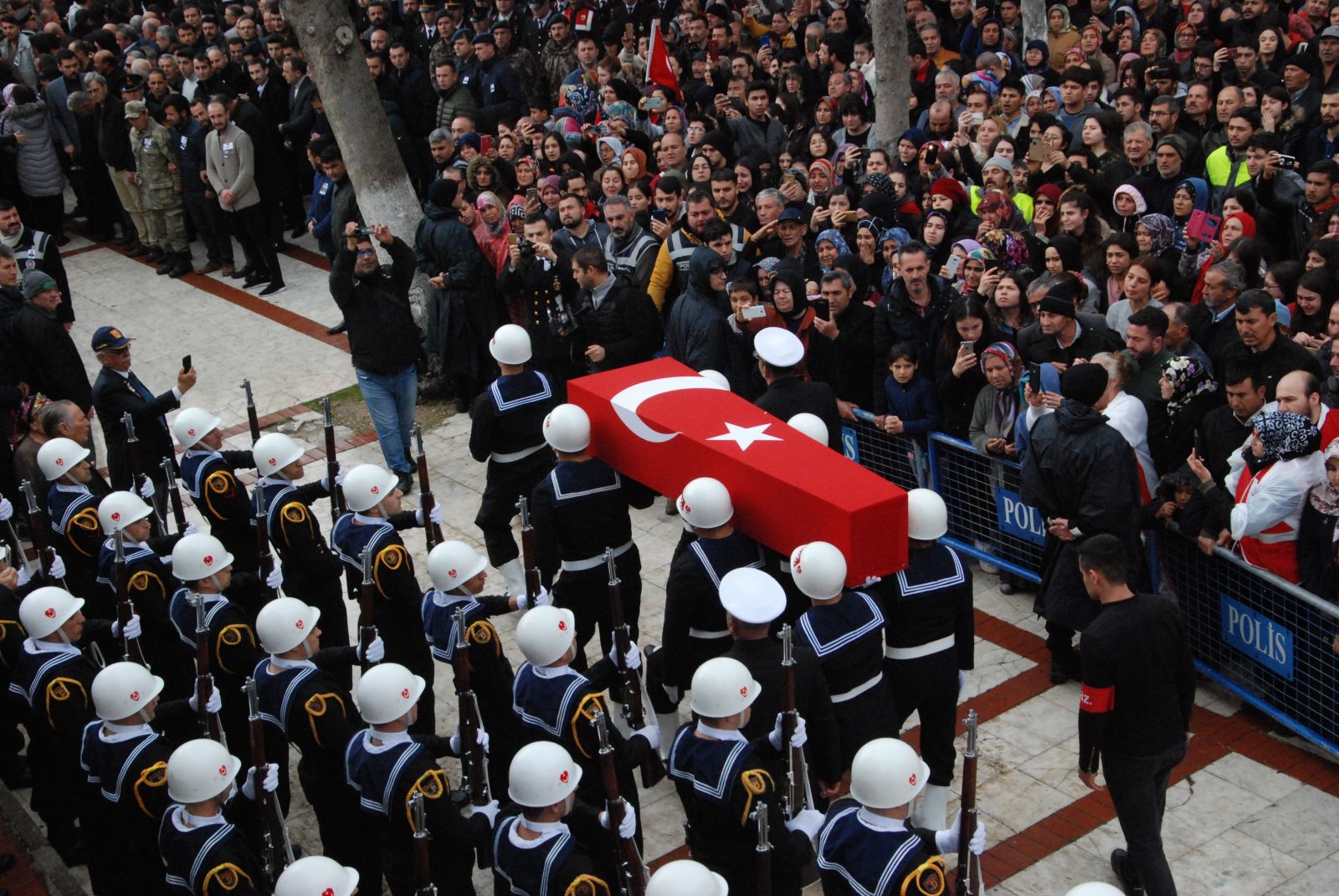 Silifkeli şehit Uzman Çavuş, yağmur altında son yolculuğuna uğurladı