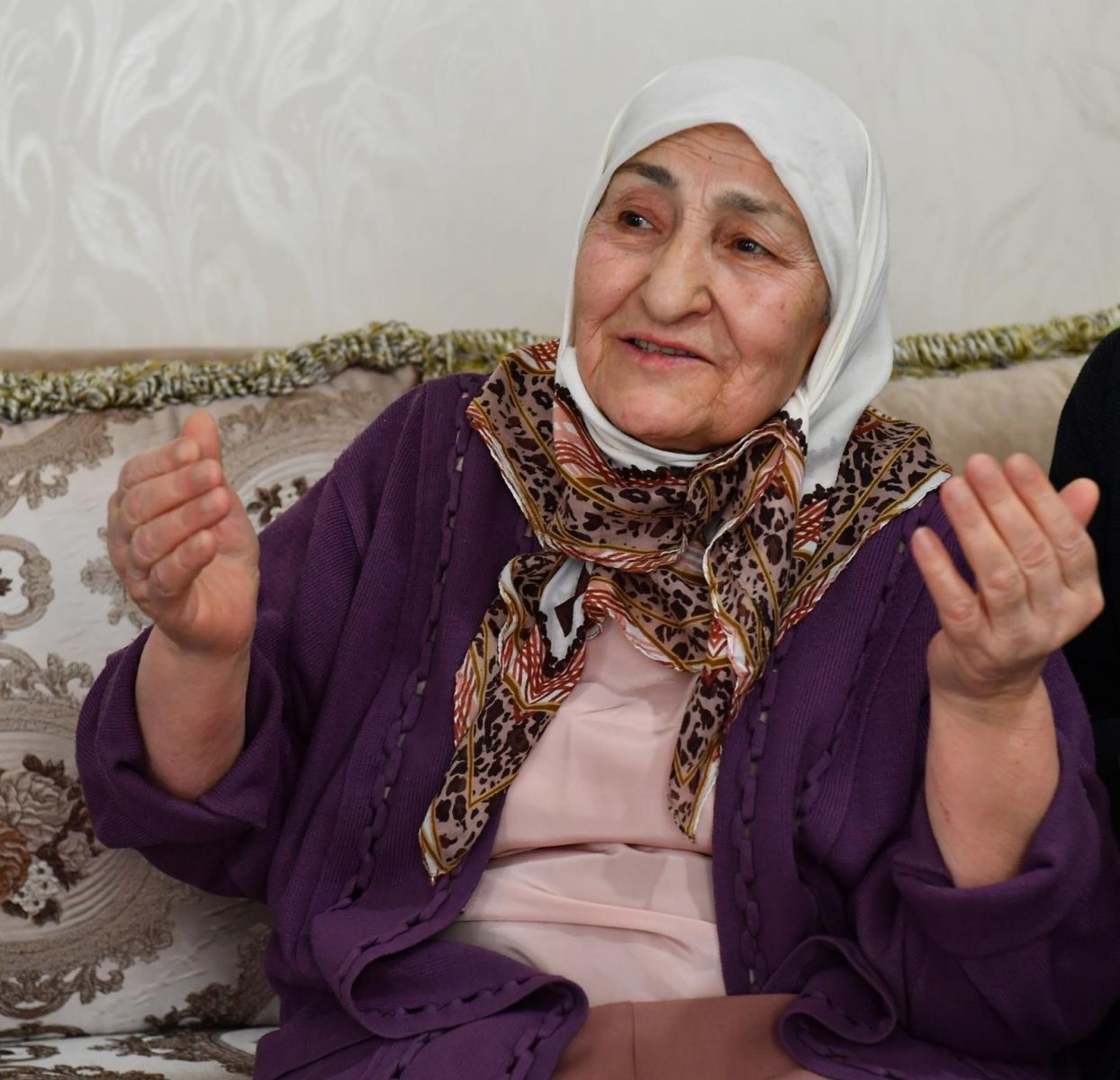 Sosyal medyanın ilgi odağı Fatma Teyze’ye anlamlı ziyaret