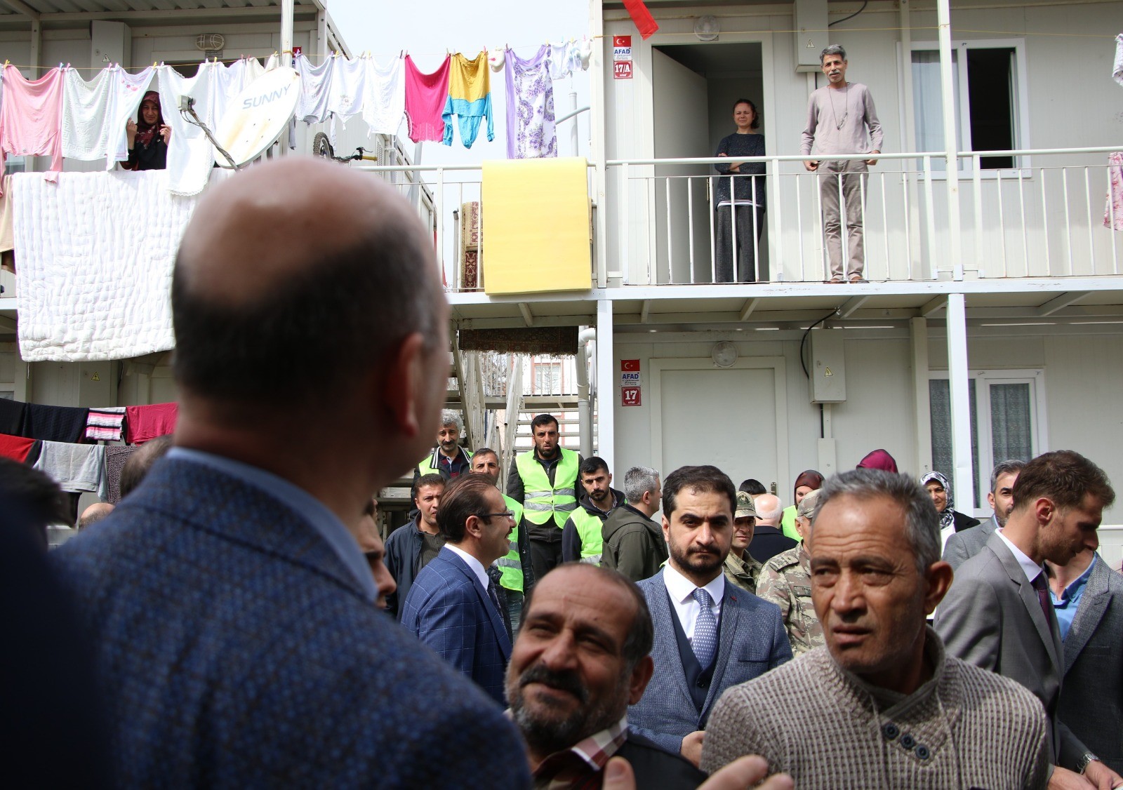 Bakan Soylu, konteyner kentte çocuklarla bir araya geldi