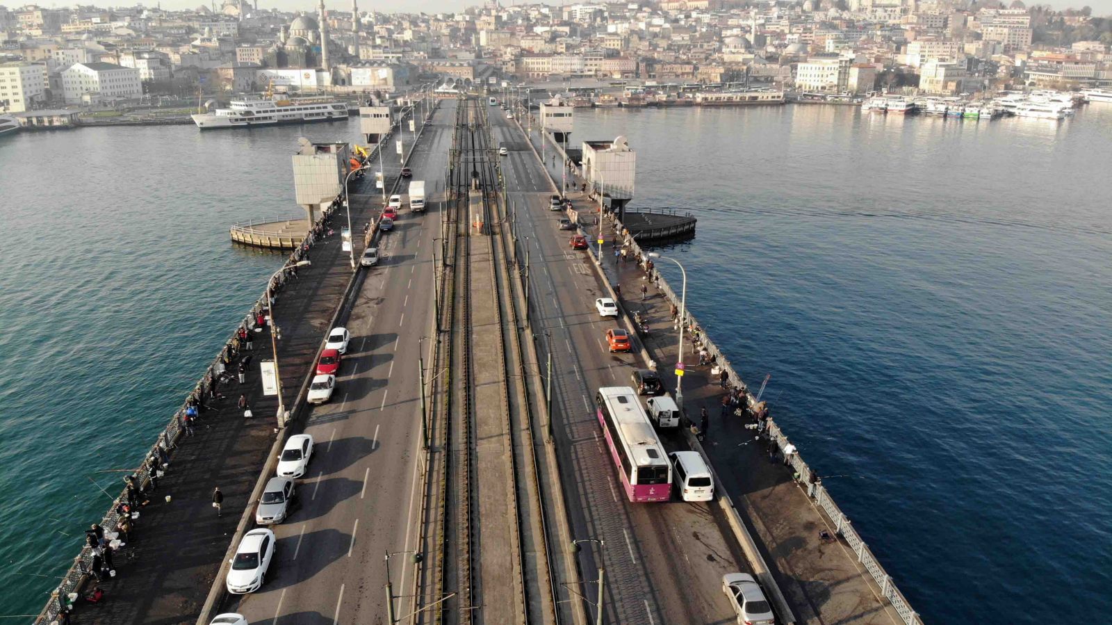 Balıkçıları koronavirüs de durduramadı! Uyarılara rağmen balık tutmaya devam ettiler