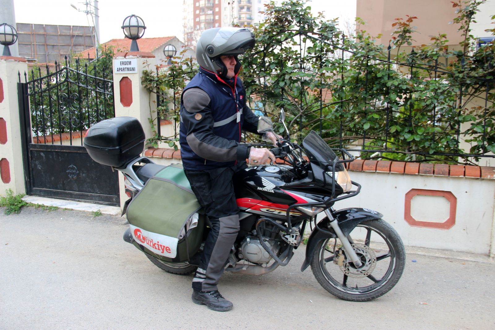 Gazetemiz, yaşlılara kol kanat oldu