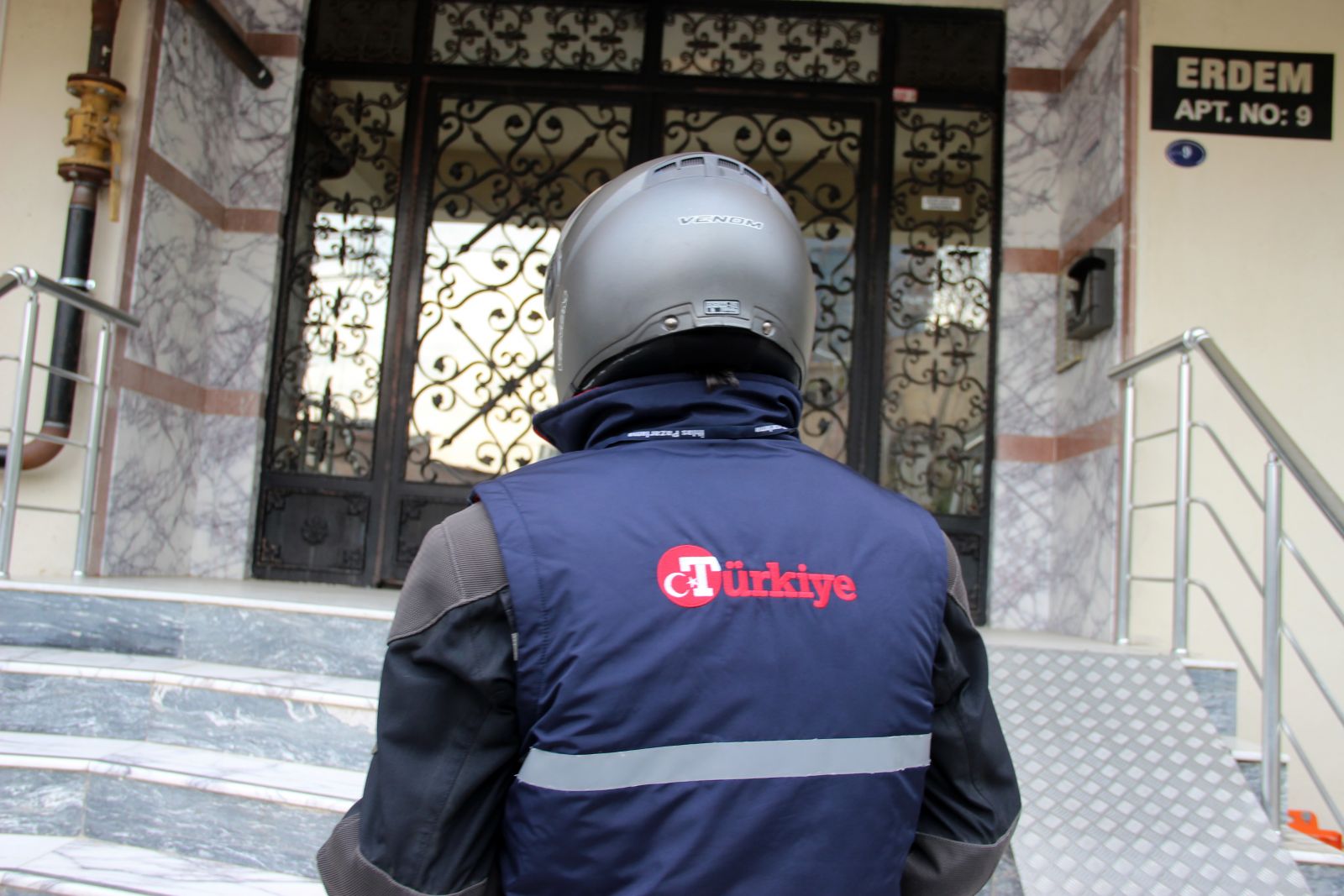 Gazetemiz, yaşlılara kol kanat oldu