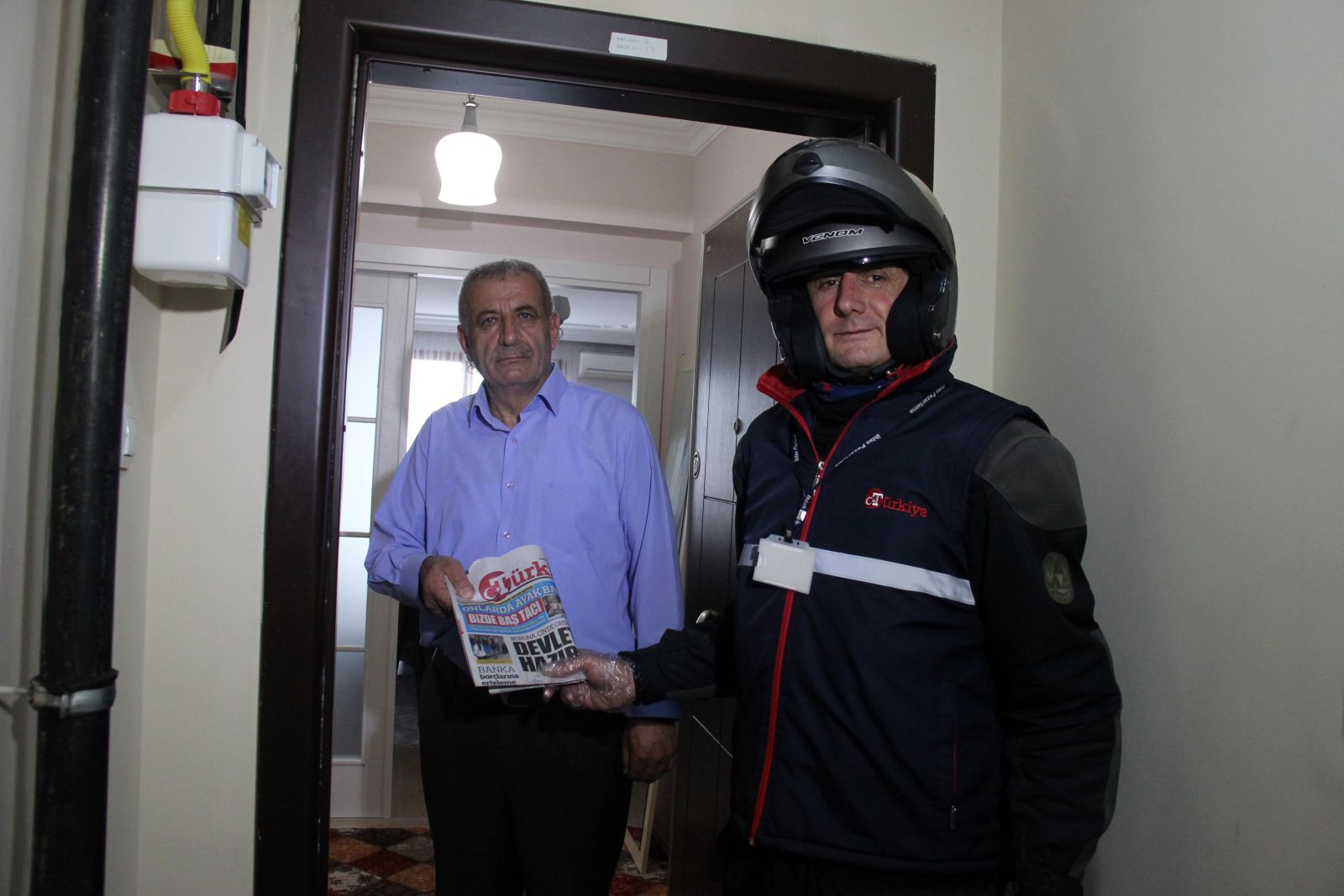 Gazetemiz, yaşlılara kol kanat oldu