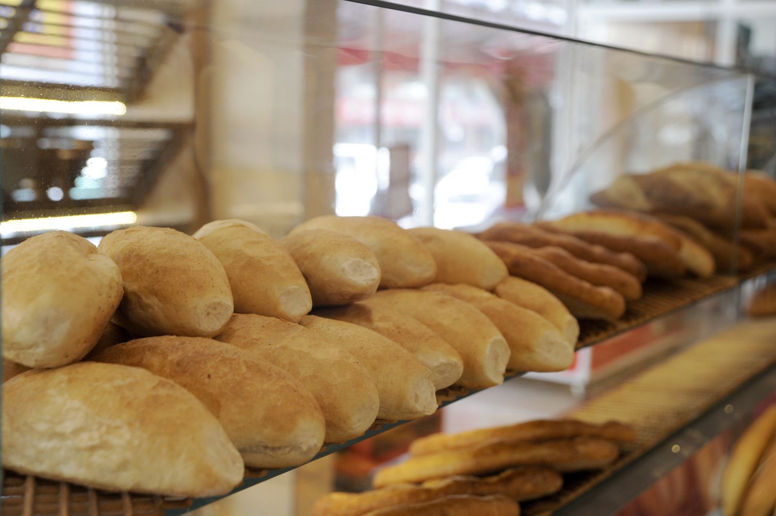 Ekmeklerini evinde yapan vatandaşlar maya satışlarını artırdı