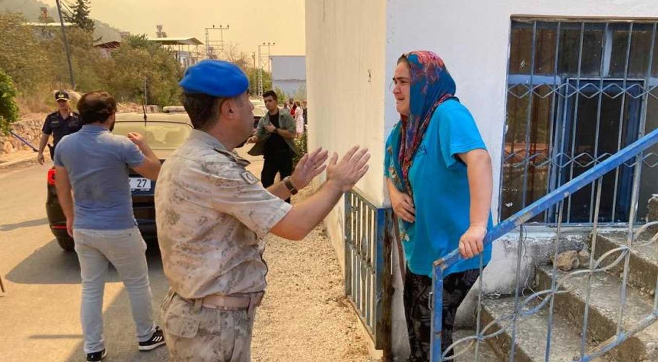 Mersin'de orman yangını! Müdahale sürüyor: 110 ev tahliye edildi Mersin'de orman yangını! Müdahale sürüyor: 110 ev tahliye edildi