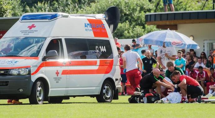 Ajaxlı futbolcunun maçta kalbi durdu