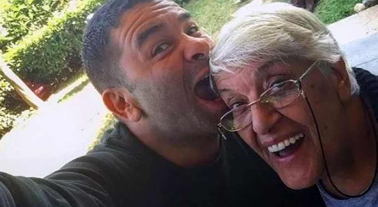 Oyuncu Bülent Şakrak’ın acı günü: Annesi hayatını kaybetti