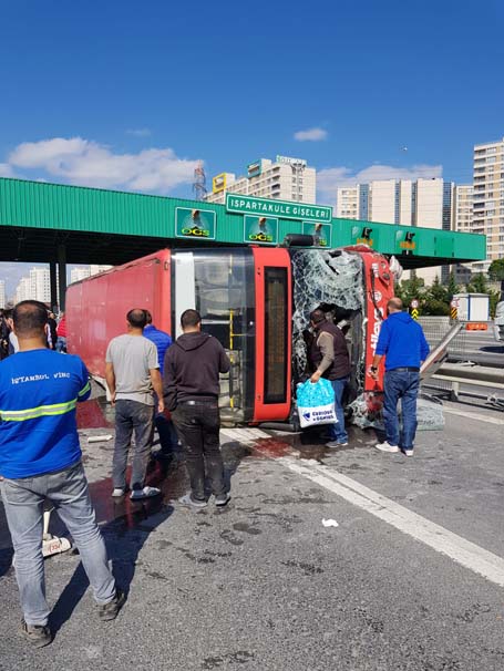 Bahçeşehir'de otobüs devrildi (Bahçeşehir otobüs kazası)