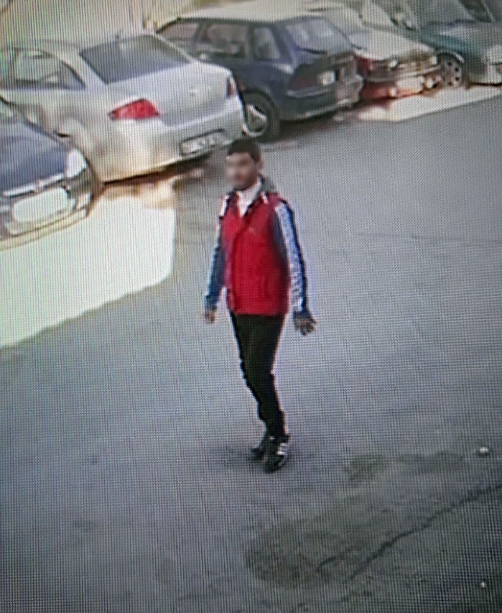 Evine gidecek araç bulamayınca üzerinde kontağı unutulan otomobili aldı