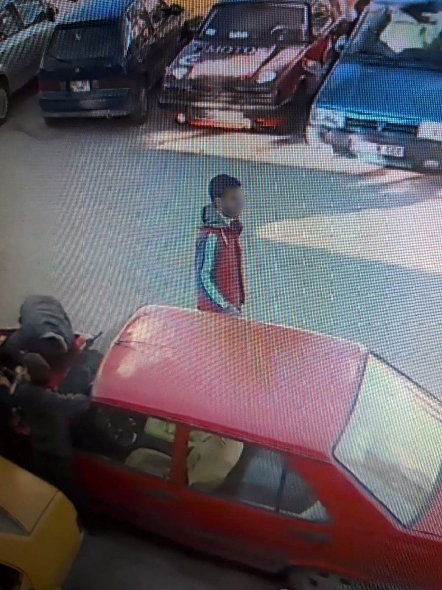 Evine gidecek araç bulamayınca üzerinde kontağı unutulan otomobili aldı