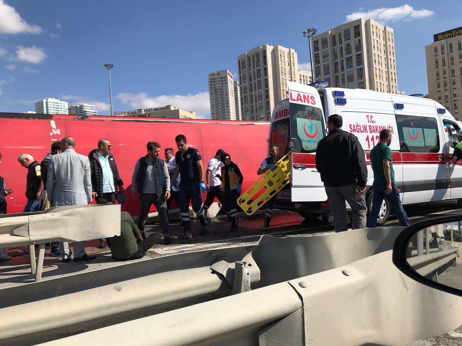 Bahçeşehir'de otobüs devrildi (Bahçeşehir otobüs kazası)