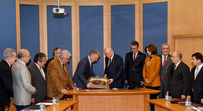 Bahçeli'ye 121 yıllık tabanca