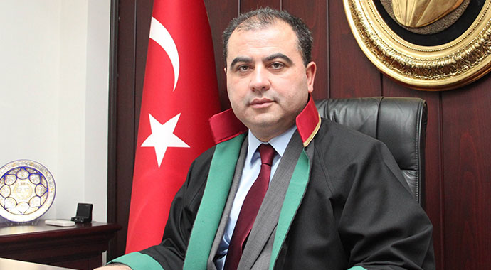 Tacizci baro başkanı, müvekkiline hayatı zehir etti