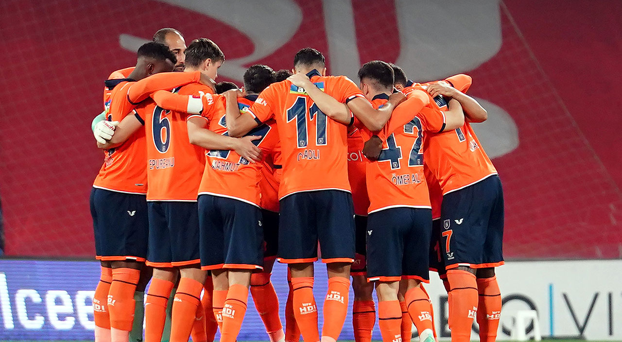 Başakşehir'de Belözoğlu fırtınası: Üç büyüklerle farkı kapattı