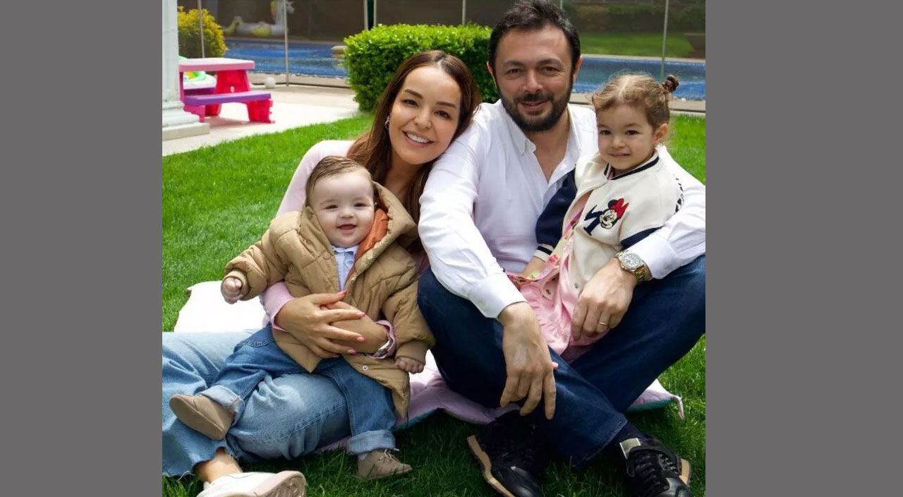 Ünlü şarkıcı Bengü’den aile pozu: Oğlu Selim'in yüzünü ilk kez gösterdi