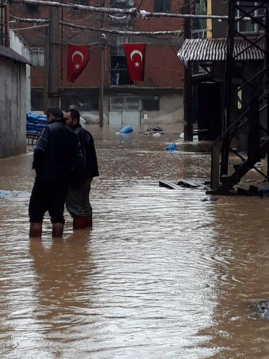Bolu'da sağanak yağış sele neden oldu
