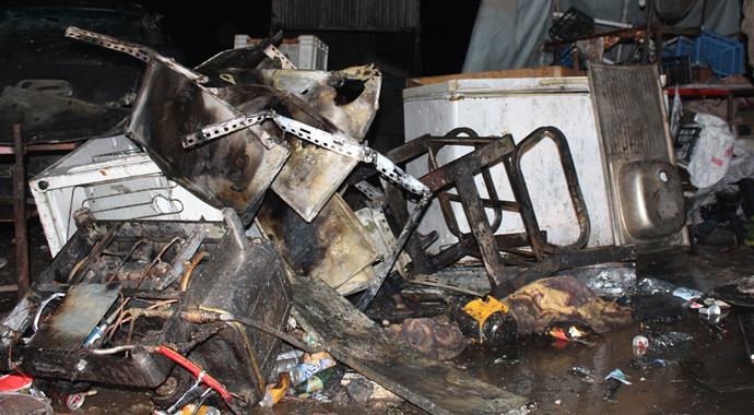 Rus uçakları yardım TIR'larını bombaladı Rus uçakları yardım TIR'larını bombaladı