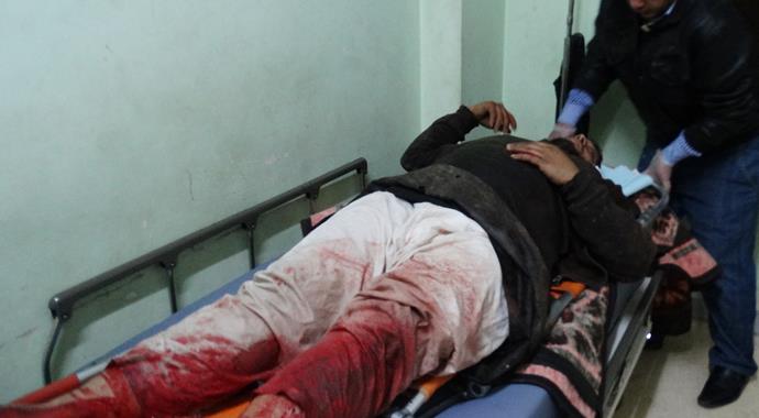 Rus uçakları yardım TIR'larını bombaladı Rus uçakları yardım TIR'larını bombaladı