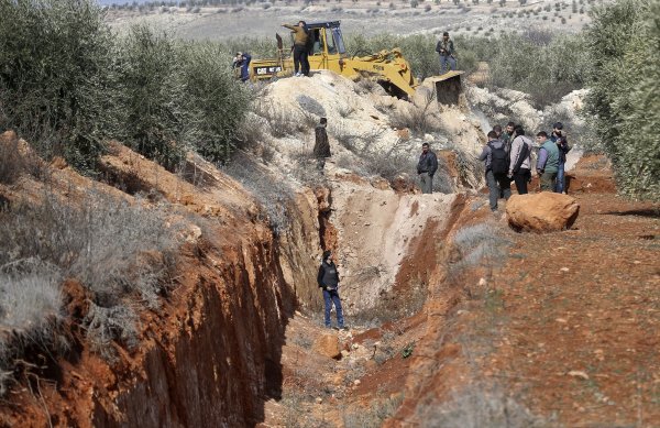 Dikmetaş Köyü'ndeki hendekler ortaya çıkarıldı