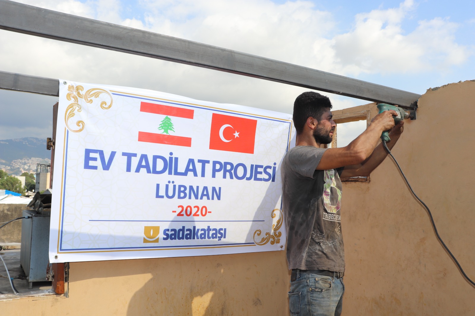 Türkiye Lübnan’da yaraları sarıyor Türkiye Lübnan’da yaraları sarıyor