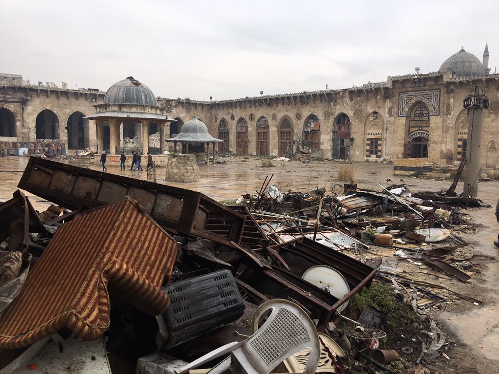 Tarihi Emevi Camii harabeye döndü