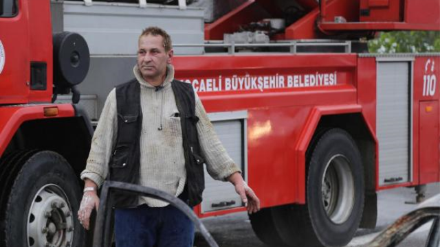 Sürücü çakmağı çaktı, LPG'li otomobil alev aldı