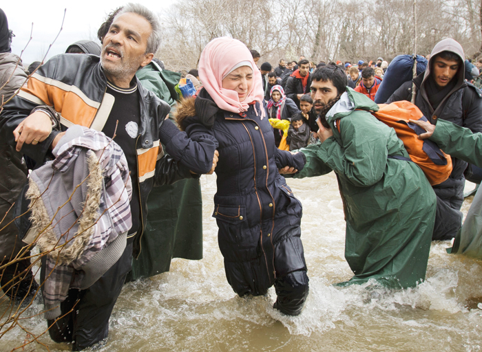 Sınırları da kalpleri de kapalı! Ele verir talkını  kendi yutar salkımı