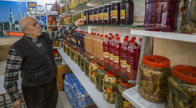 Arkadaşı hastalanınca hayatı değişti! 45 yıldır bu işi yapıyor