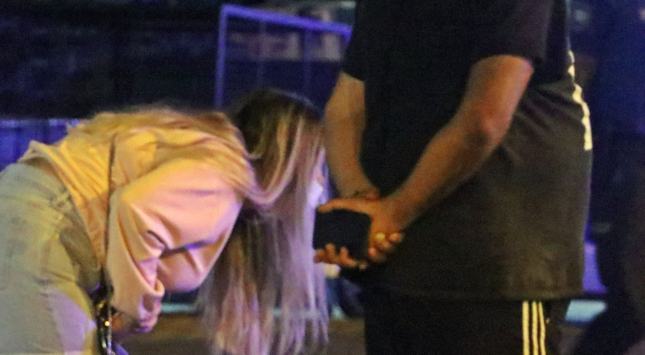 'Pes' dedirten görüntü: Cenazeyi görmek için yarıştılar