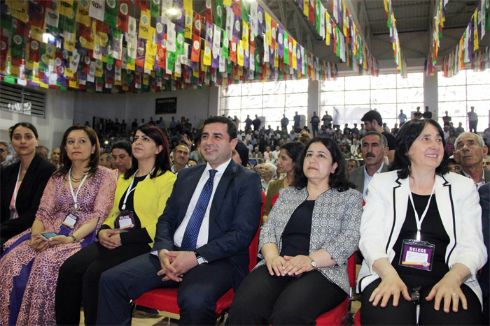 Demirtaş: 'CHP ve MHP dağılmak üzere!'