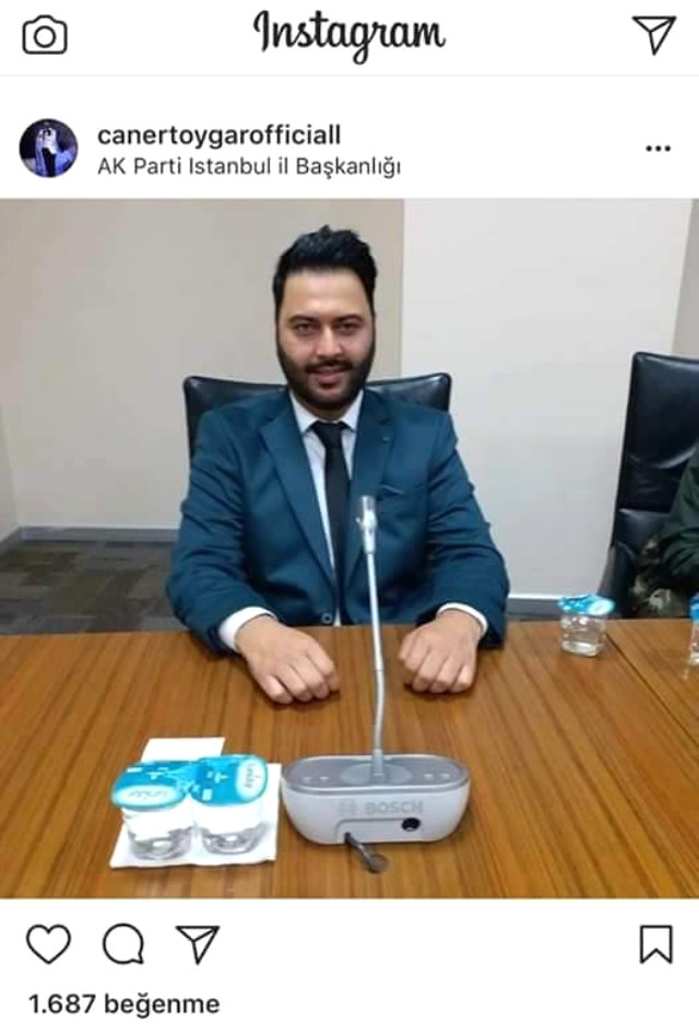 Caner Toygar'ın önüne plastik bardak koydular Caner Toygar'ın önüne plastik bardak koydular