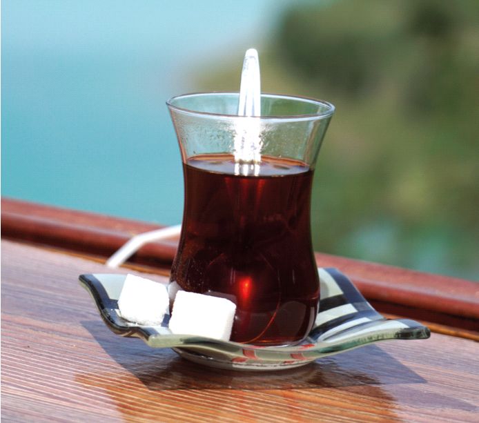 Bir bardak çayda fırtına koptu: Amerika'yı tiryakiler kurdu