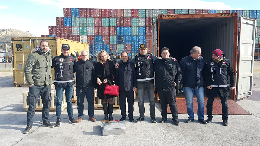 Türk ve Yunan polislerinden Pire Limanı'nda narkotik operasyon