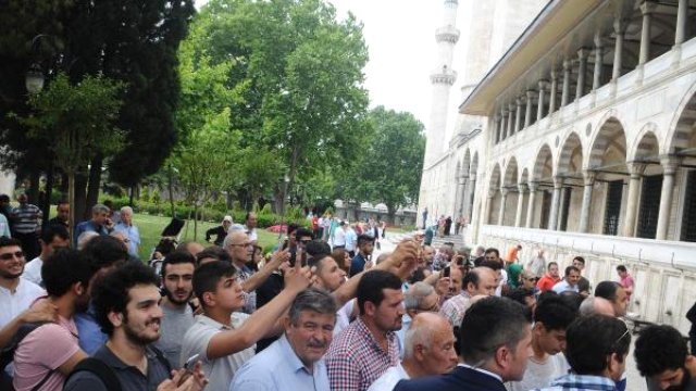 Vatandaştan Davutoğlu'na: 'Sen Başbakansın, Cumhurbaşkanısın'