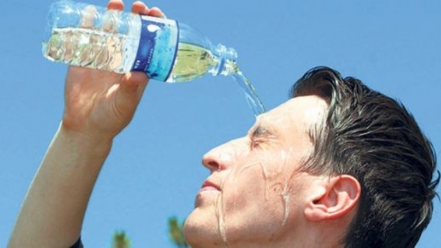 Sıcak havada başımız neden ağrır? Baş ağrısı nasıl geçer?