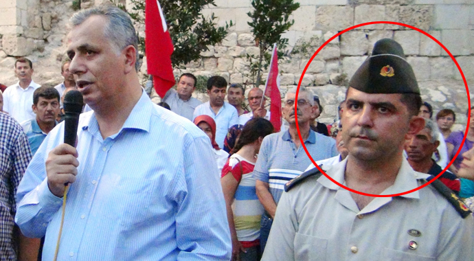 Binbaşı demokrasi yürüyüşünden sonra gözaltına alındı