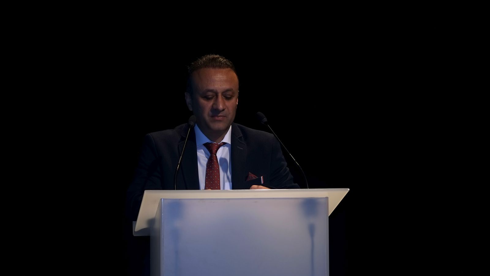 Dünyanın en büyük ebrusu Abu Dabi’de yapıldı