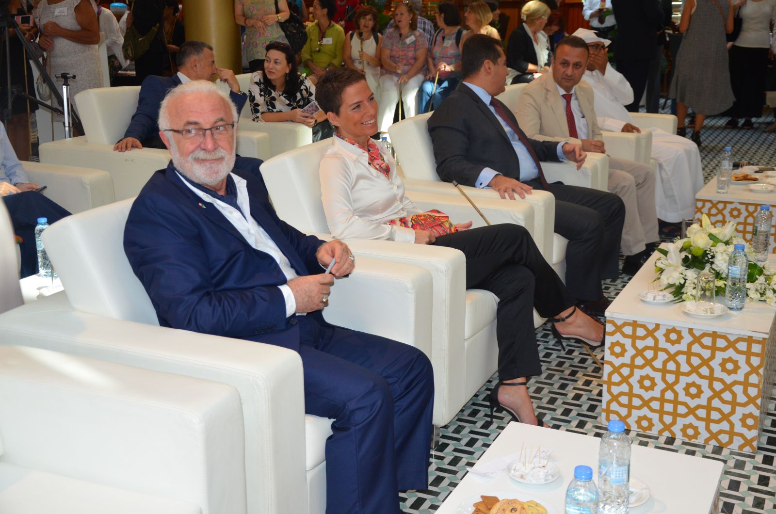 Dünyanın en büyük ebrusu Abu Dabi’de yapıldı