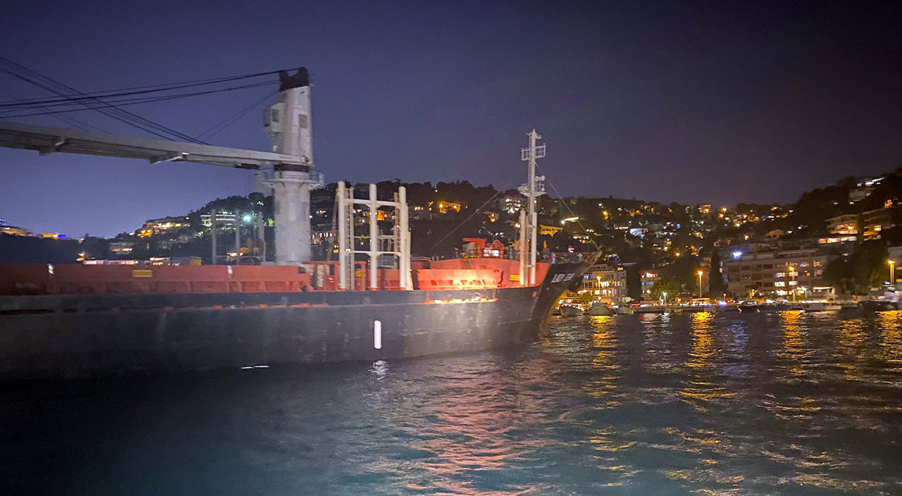 Kargo gemisi Bebek'te karaya oturdu Kargo gemisi Bebek'te karaya oturdu