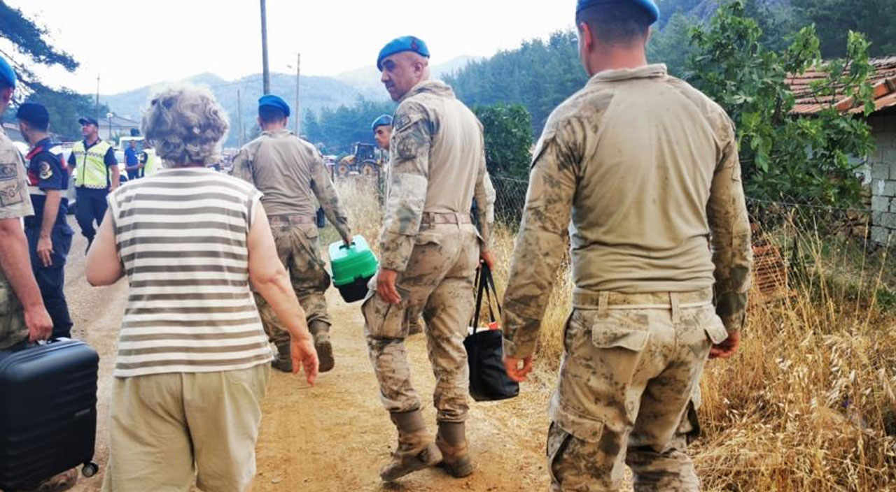 Marmaris'teki yangında 3. gün! Yangın büyük oranda kontrol altına alındı Marmaris'teki yangında 3. gün! Yangın büyük oranda kontrol altına alındı