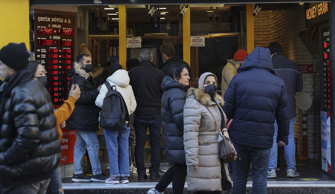 Türk lirası güvenli liman: Bir günde yaklaşık 2,5 milyar dolar sattık