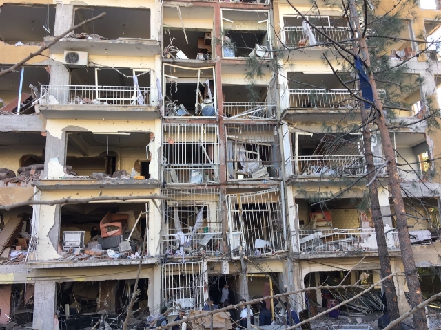 Diyarbakır'daki bombalı saldırıyı sabah PKK,akşam DAEŞ üstlendi